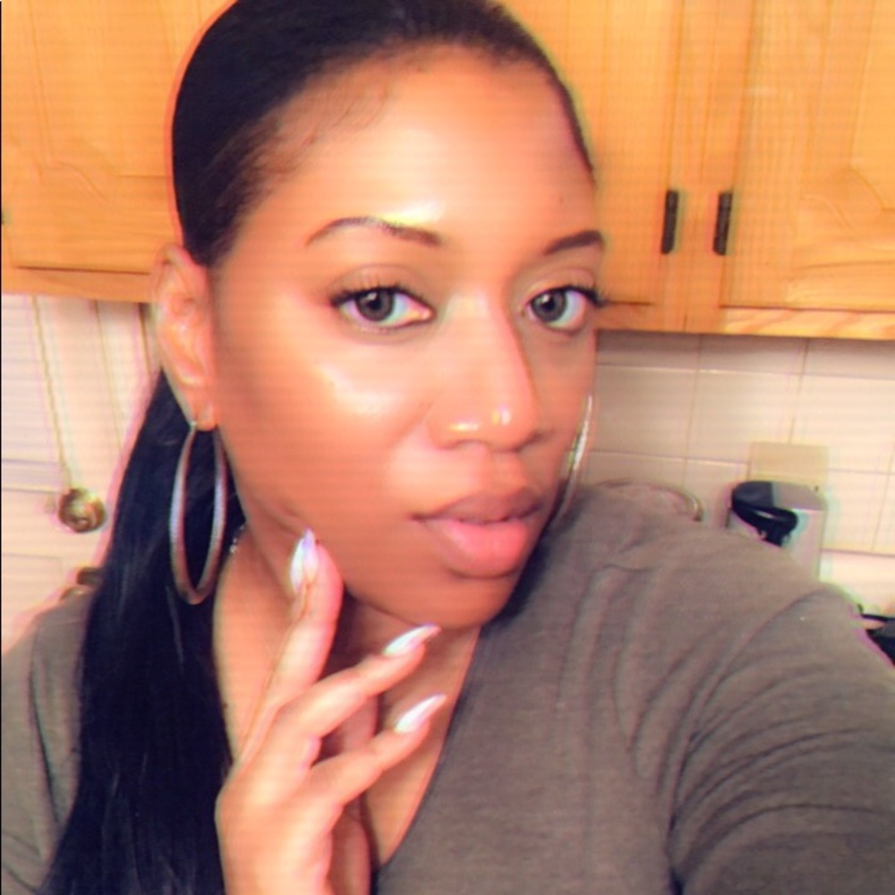 Meet your Posher, Leslie